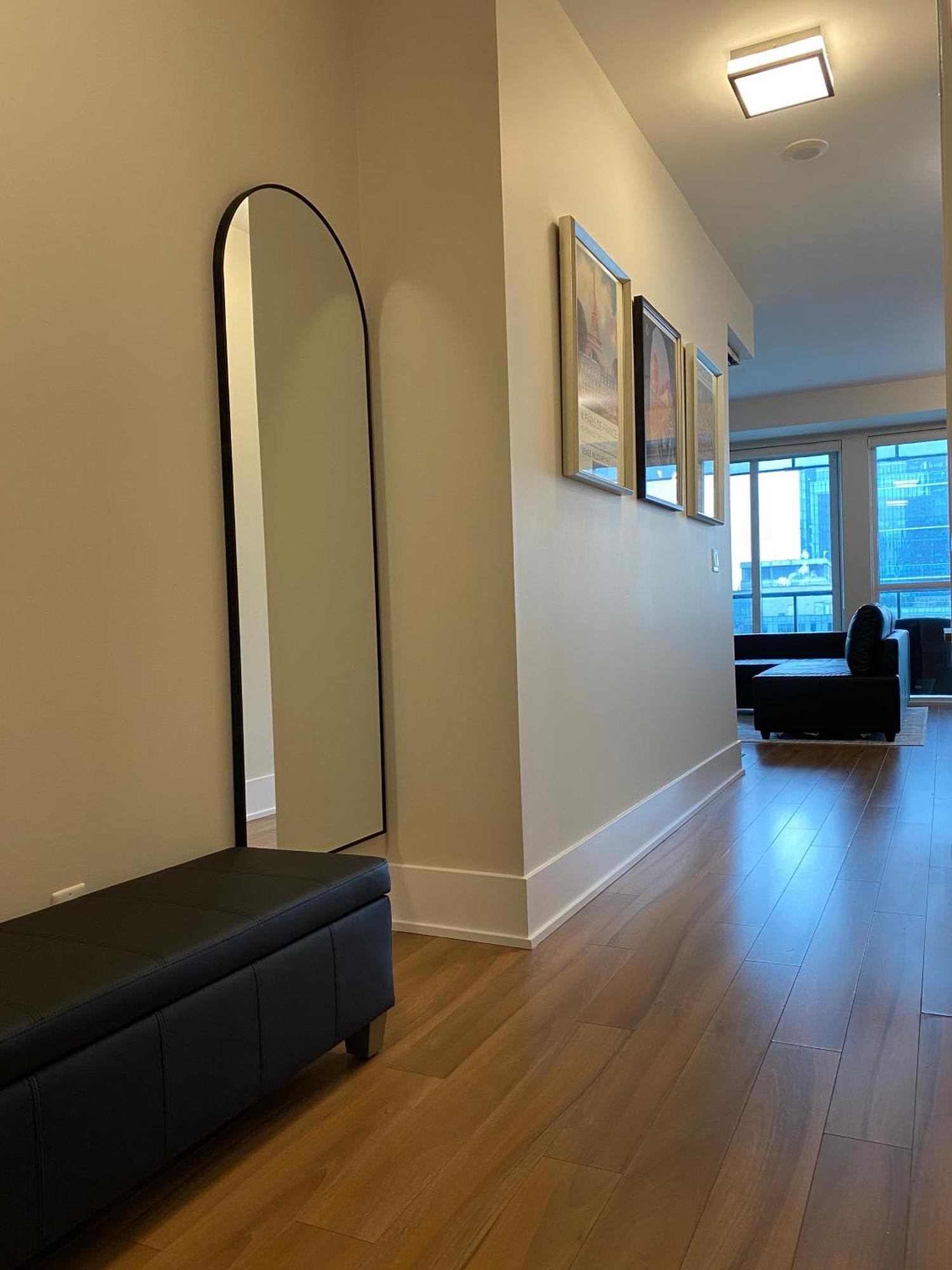 Central Toronto Suite - Free Parking, City Views, Near Cn Tower المظهر الخارجي الصورة